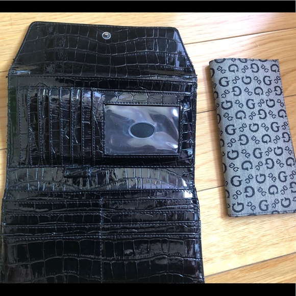 Guess Wallet - Picture 3 of 4